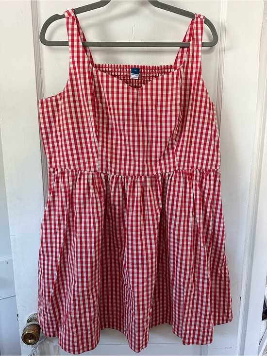 Old Navy Dresses & Skirts - Old Navy Red & White Gingham Sundress with Smocked Neckline